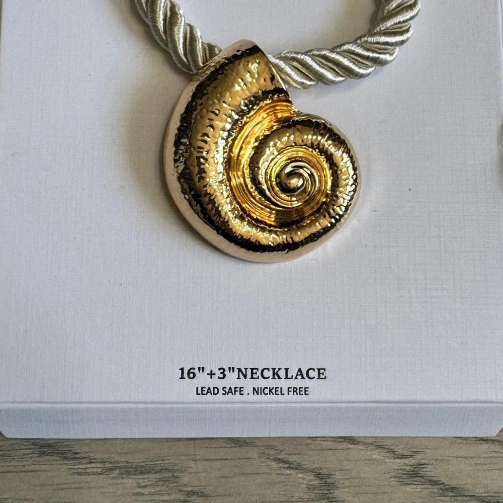 Piper K Gold Nautilus Shell Statement Necklace Champagne Twisted Cord 16+3 Inch - Picture 2 of 6